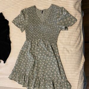 Green Spring or Summer Floral dress ruched